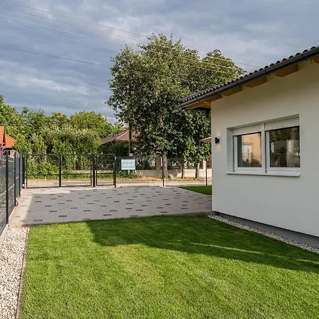 Balatonic Grape Apartmanhaz * Siófok
