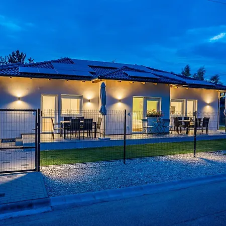Balatonic Grape Apartmanhaz *