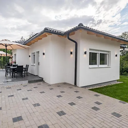 Balatonic Grape Apartmanhaz שיופוק